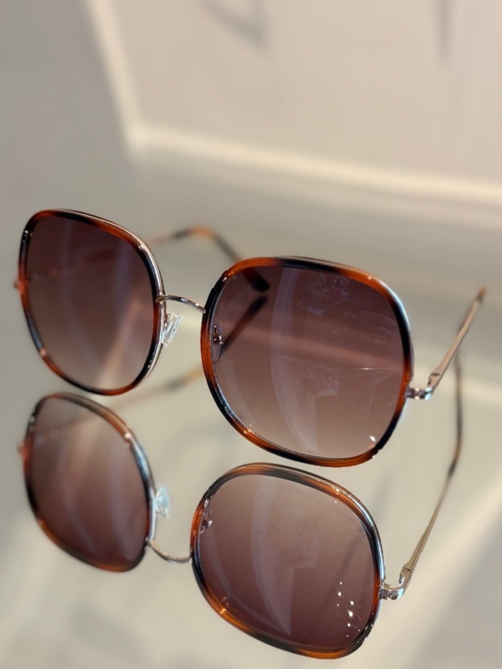 Optimum sunglasses Mary Jane Tortoise Round Large Shape